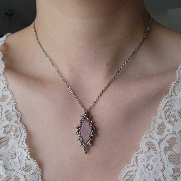 Vintage antique rose quartz and silver chainmail necklace ✦ fairy style ✦ - Picture 3 of 8